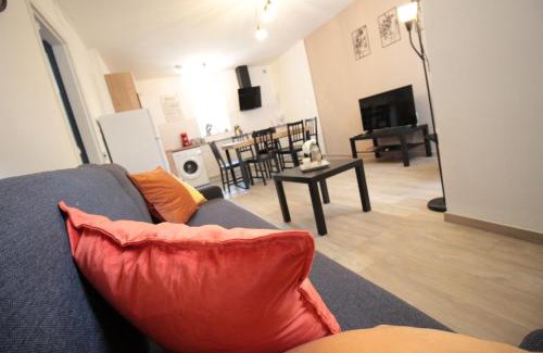 Thierville-sur-Meuse Appartement | Les loges de Véro - Rez-de-chaussée - Parking privé - Garage vélo et moto - LOGEMENT NEUF - 5 couchages - 2 chambres - 1 canapé convertible - WIFI - Climatisation - Géré par Presta-Zen'Services