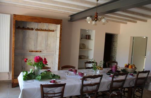 Chaptuzat Maison | "LES MONNATS" GITE 8 personnes à la campagne