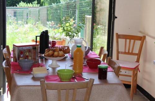 Chaptuzat Maison | "LES MONNATS" GITE 8 personnes à la campagne