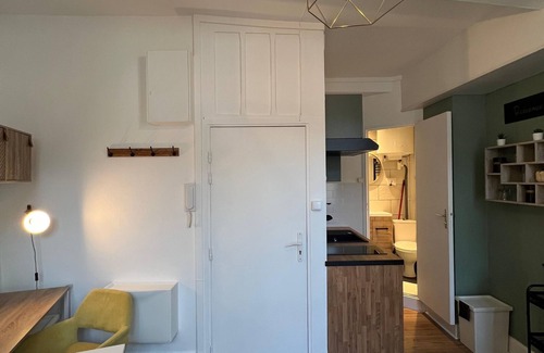 Laon Appartement | Les nids de Laon le colibri Renovated studio, city center near cathedral