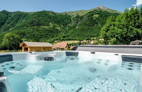 Aspres-les-Corps Chalet De Ski | Les Petits Ecrins avec spas privatifs