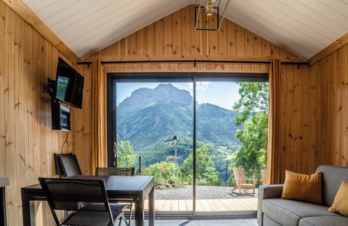 Aspres-les-Corps Chalet De Ski | Les Petits Ecrins avec spas privatifs