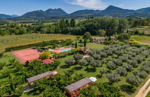 Piegon Maison | Les Piégonnaises - Deux luxueuses roulottes et la cabane en Drôme Provençale