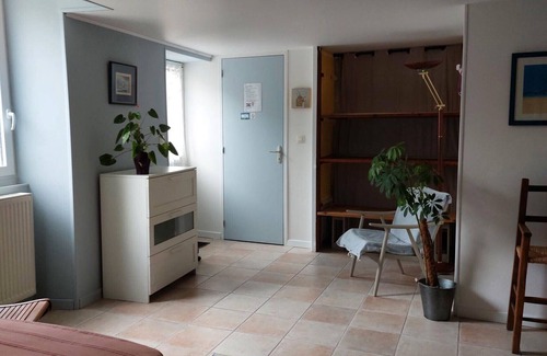 Saint-Romain-de-Benet Lit Et Petit-Déjeuner | Les Primevères Guest Room – Welcome and Comfort in Saint-Romain-de-Benet