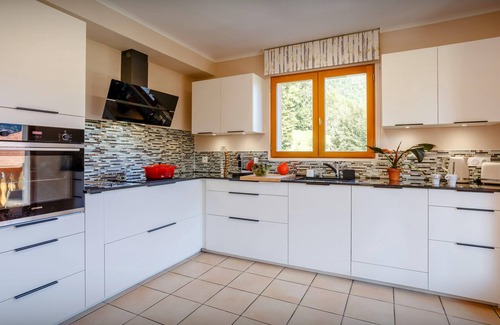 Thones Chalet De Ski | Les Roses des Alpes - séjour familial, vue imprenable & spa - OVO Network