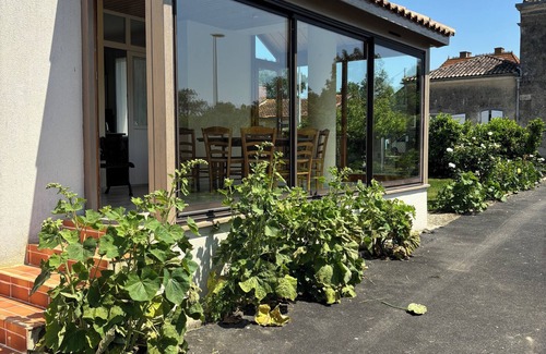 Pere Maison | Les rosiers vous accueillent pour 8 personnes Maison cosy près de La Rochelle