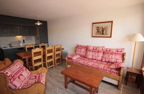Les Saisies Appartement | Les Saisies: Grand 2 pièces cabine, 6 pers, cheminée, balcon sud, wifi
