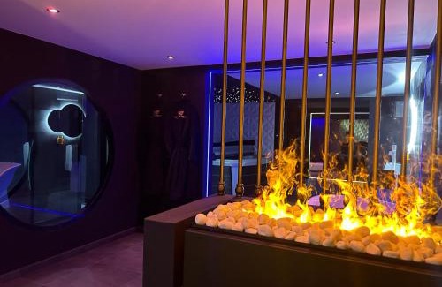 Bonneville Appartement | LES SECRETS ROOMS - BONNEVILLE - LOVE ROOM 130m2 - SPA PRIVATIF