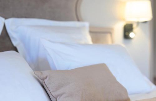 Epernay Lit Et Petit-Déjeuner | Les Suites BB, Champagne Besserat de Bellefon