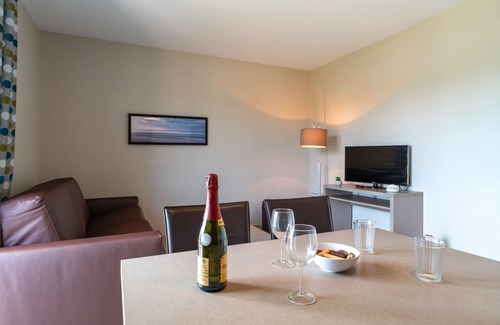 Concarneau Appartement | Les Thermes 421 - Appt pour 4 avec piscine partagée