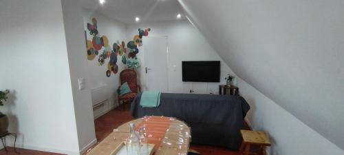 Ep 21 - Saint-Paul Appartement | les Tilleuls Grand 2 pièces, super équipé, 2 pas du centre-ville "clos-du-boulanger" - parking privé
