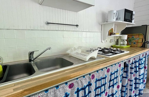 Cafeiere Cottage | Les Vanilles Gite in lush tropical setting, swimming pool 800m from the beach.