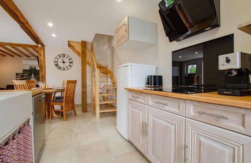 Brevonnes Maison | Les Volets Bleus & Les P'tits Cailloux