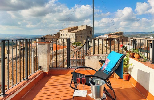 Barbera de la Conca Maison | Les Voltes II-3-Bedroom Gem in Hilltop Wine Village with Stunning Views