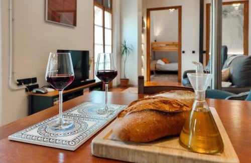 Barbera de la Conca Appartement | Les Voltes I - 2BD hidden gem in hilltop wine village