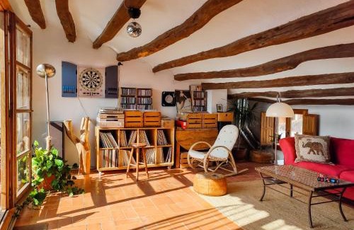 Barbera de la Conca Appartement | Les Voltes I - 2BD hidden gem in hilltop wine village
