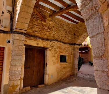Barbera de la Conca Appartement | Les Voltes I - 2BD hidden gem in hilltop wine village