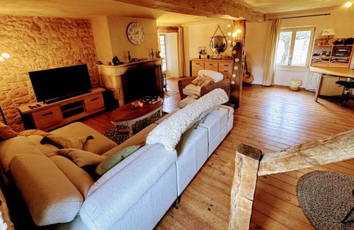 Brossac Maison | Lescure - Relaxing getaway in the middle of nature with swimming pool, for 12