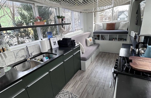 Burr Ridge Maison | Less is more! Pet friendly Tiny Home near Chicago!