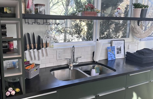 Burr Ridge Maison | Less is more! Pet friendly Tiny Home near Chicago!