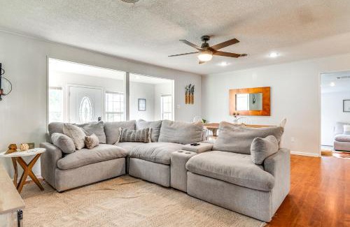 West Livingston Maison | Less Than 1 Mi to Boat Ramp Lake Livingston Retreat!