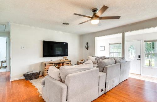 West Livingston Maison | Less Than 1 Mi to Boat Ramp Lake Livingston Retreat!