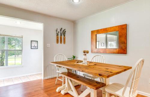 West Livingston Maison | Less Than 1 Mi to Boat Ramp Lake Livingston Retreat!