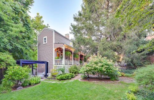 Salem Appartement | Less Than 1 Mi to Dtwn Salem Apt with Shared Patio and Yard!