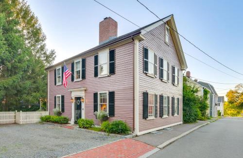 Salem Appartement | Less Than 1 Mi to Dtwn Salem Apt with Shared Patio and Yard!