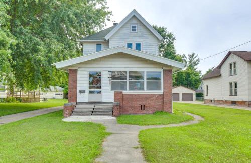 Galesburg Appartement | Less Than 1 Mi to Main St Quiet Apartment in Galesburg!