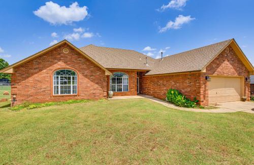 Edmond Maison | Less Than 1 Mi to Oak Tree National Cozy Getaway!