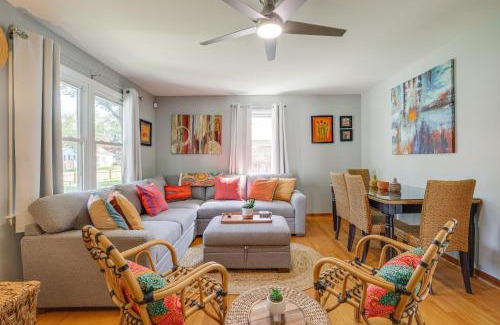 Issue Maison | Less Than 1 Mi to Colonial Beach Coastal Gem with 2 Porches