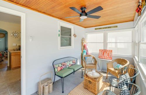 Issue Maison | Less Than 1 Mi to Colonial Beach Coastal Gem with 2 Porches
