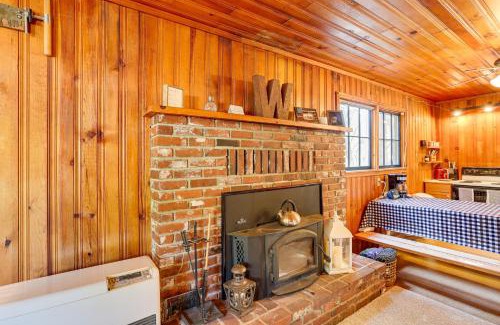 Trinity Center Maison | Less Than 2 Mi to Trinity Lake NorCal Getaway with BBQ