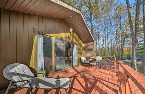 Higgins Lake Maison | Less Than 3 Mi to Higgins Lake Roscommon Cabin with Deck