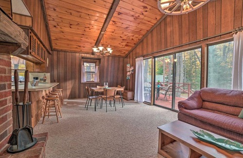 Higgins Lake Maison | Less Than 3 Mi to Higgins Lake Roscommon Cabin with Deck