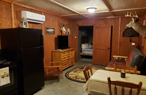Newcomb Maison | Moins d'un mile de Royal Blue Riding Trails et TWRA TrailHead