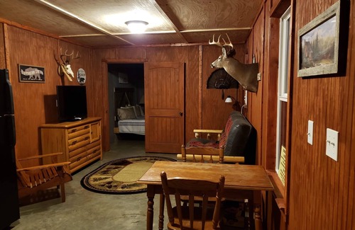 Newcomb Maison | Moins d'un mile de Royal Blue Riding Trails et TWRA TrailHead