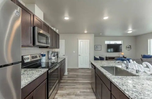 Tri-Cities Maison | Let's Gather - Centrally Located & Pet Friendly.