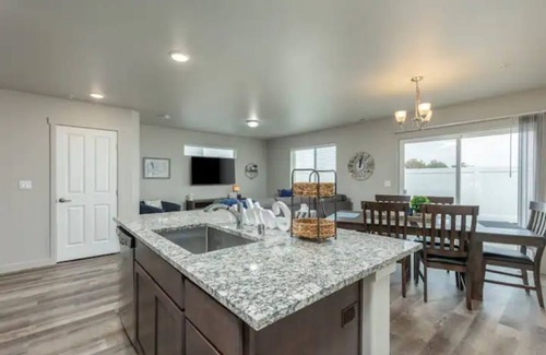 Tri-Cities Maison | Let's Gather - Centrally Located & Pet Friendly.