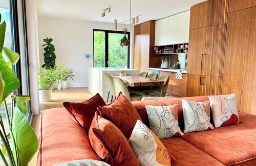Palmovka Maison | Let's KiKi - Float & Fun Riverside with heated infinity pool and garden