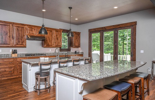 Waterfront Greens Maison | Maison neuve au bord du lac avec piscine privée
