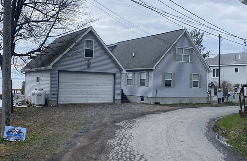 Lodi Maison | Level lakefront in Lodi
