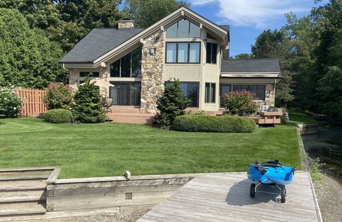 Skaneateles Maison | Level Lakefront less than 2 miles to the village of Skaneateles