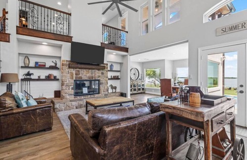 Lakewood Village Maison | Lewisville Lake Pool Oasis With Game Room and Beachfront