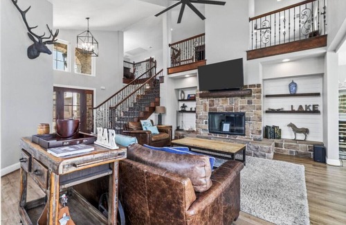 Lakewood Village Maison | Lewisville Lake Pool Oasis With Game Room and Beachfront