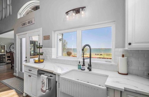 Lakewood Village Maison | Lewisville Lake Pool Oasis With Game Room and Beachfront
