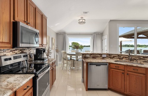 Little Elm Maison | Lewisville Lakefront Home-hot tub-near Frisco/Dallas-Texas/Omni PGA Golf Course