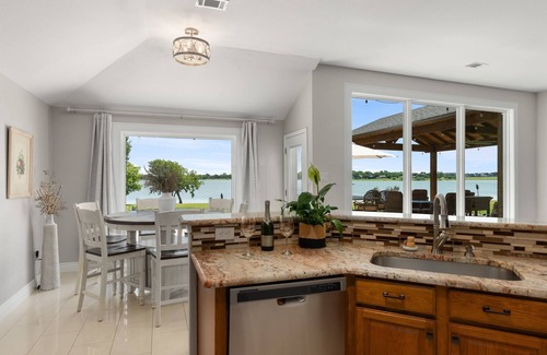 Little Elm Maison | Lewisville Lakefront Home-hot tub-near Frisco/Dallas-Texas/Omni PGA Golf Course