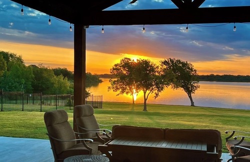 Little Elm Maison | Lewisville Lakefront Home-hot tub-near Frisco/Dallas-Texas/Omni PGA Golf Course